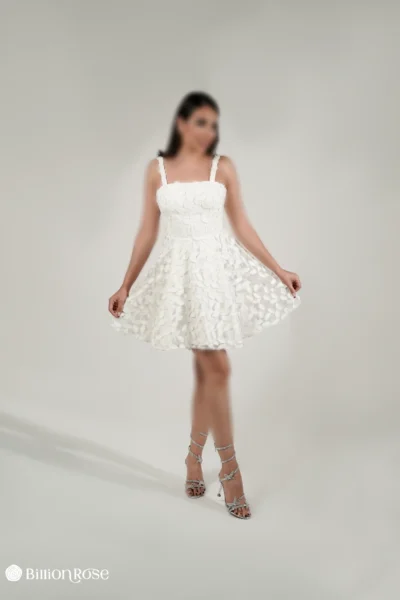 مینی مجلسی با سرشانه بندی و طرح برجسته پر