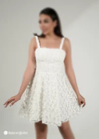 مینی مجلسی با سرشانه بندی و طرح برجسته پر