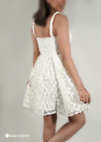 مینی مجلسی با سرشانه بندی و طرح برجسته پر