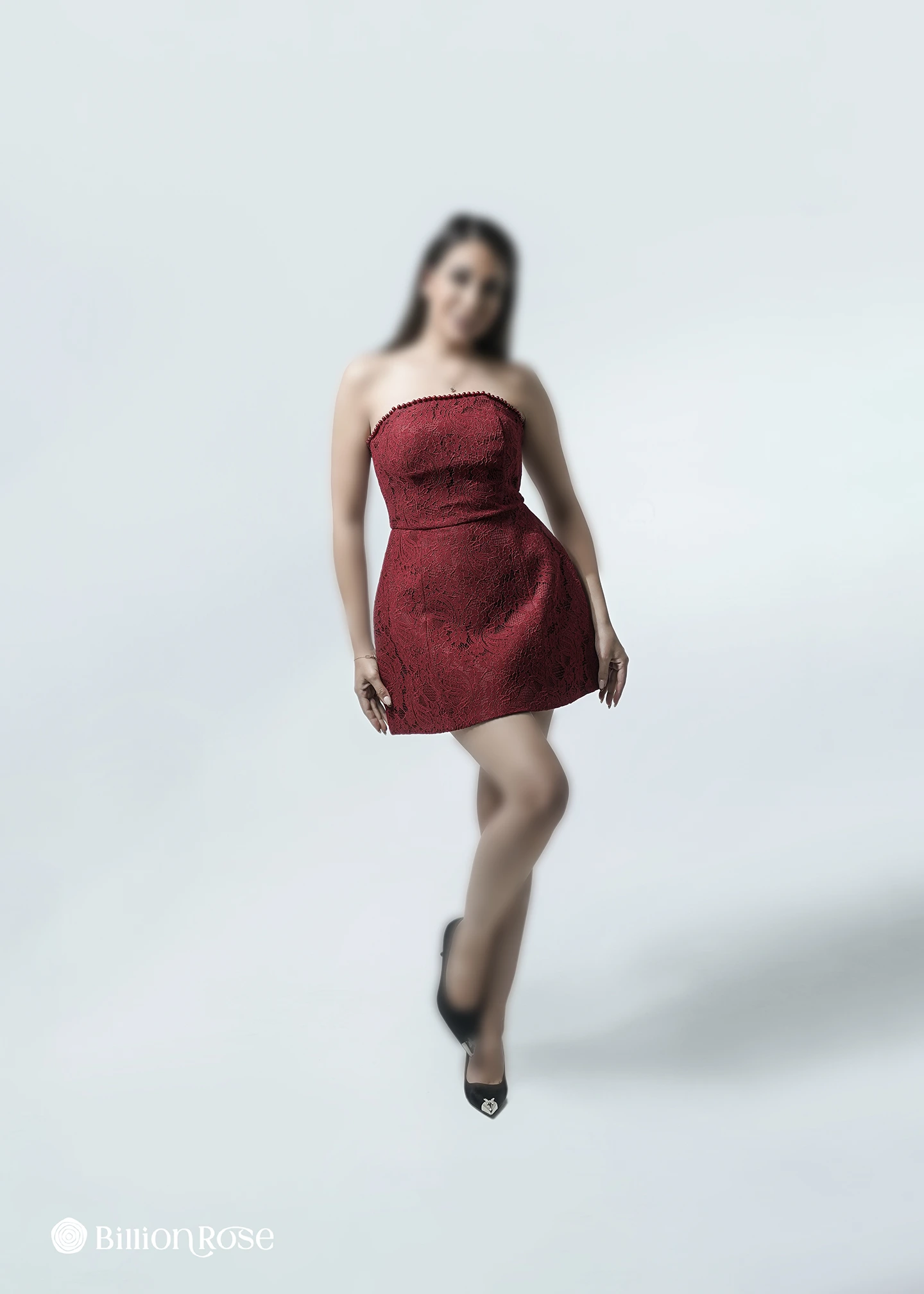 i149 مینی مجلسی تمام گیپور با یقه دکلته و تزئینشده با مروارید