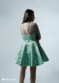 لباس کوتاه مجلسی تیفانی با یقه و آستین تور