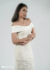 ماکسی مجلسی گیپور با یقه قایقی برگردان