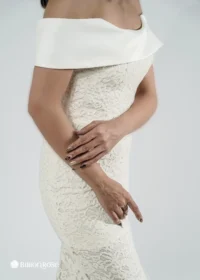 ماکسی مجلسی گیپور با یقه قایقی برگردان