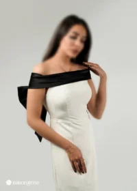 مینی مجلسی با یقه آف شولدر و طرح پاپیون در پشت لباس