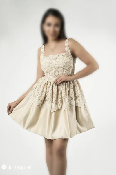 لباس کوتاه مجلسی با یقه خشتی باز