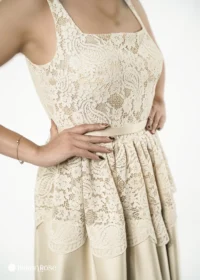 لباس کوتاه مجلسی با یقه خشتی باز