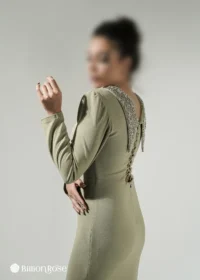 ماکسی پوشیده کرپ با یقه جواهردوزی شده و پشت بندی