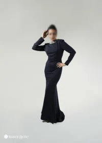 ماکسی پوشیده کرپ با یقه جواهردوزی شده و پشت بندی