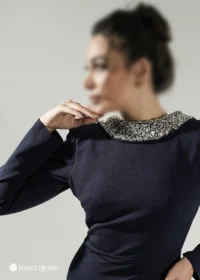 ماکسی پوشیده کرپ با یقه جواهردوزی شده و پشت بندی