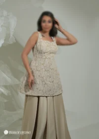 ماکسی مجلسه یقه خشتی با بالاتنه گیپور و دامن ساتن