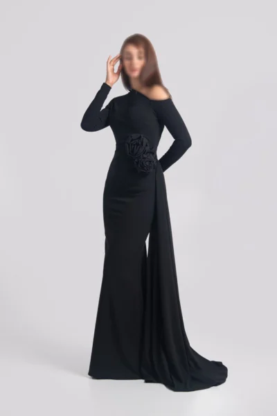 ماکسی پوشیده دنباله دار